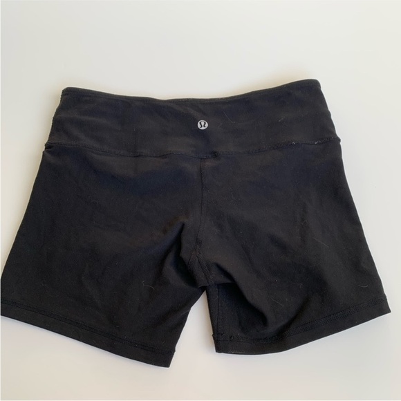 Lululemon Black Groove Shorts Size 6 - Picture 2 of 6
